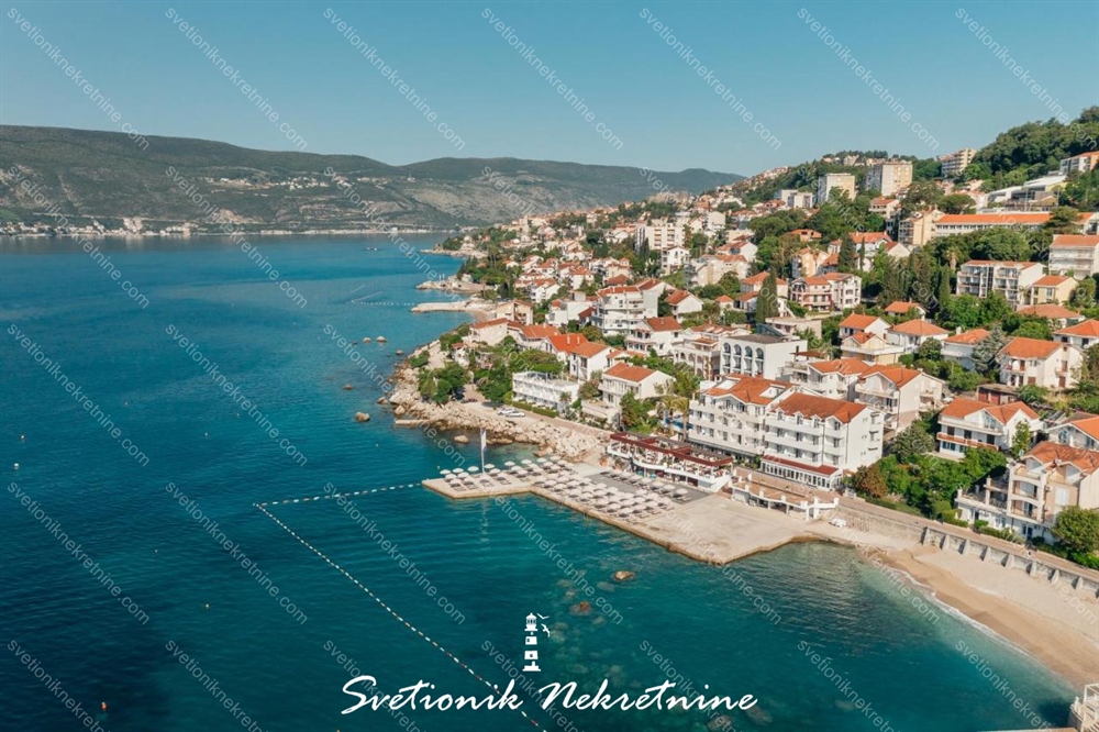 Prodaja stanova Herceg Novi - Stan sa prelepim pogledom na more smesten u neposrednoj blizini setalista i plaze, Savina