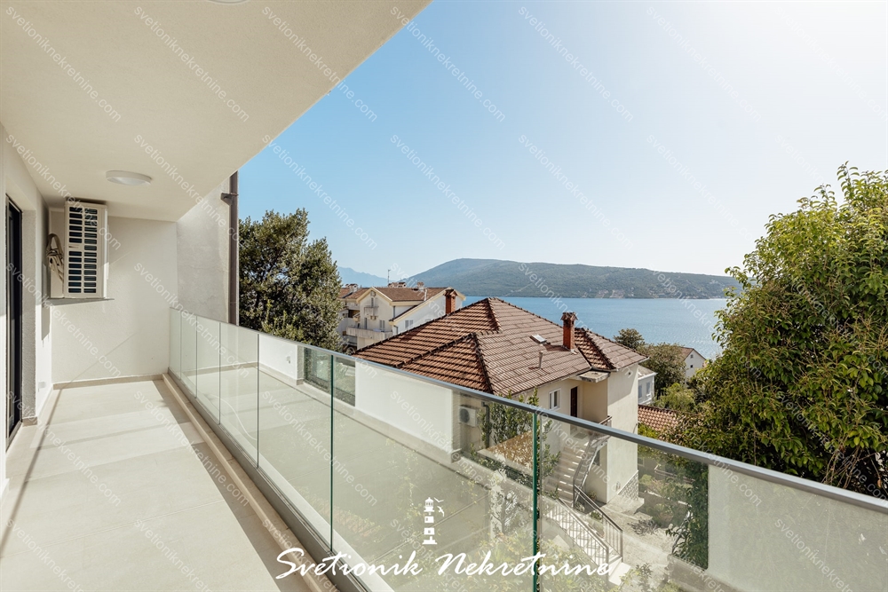 Prodaja stanova Herceg Novi - Moderno opremljen stan sa pogledom na more, Savina
