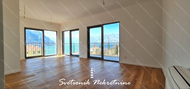 Prodaja stanova Opstina Kotor - Trosoban stan sa prelepim pogledom na more, Dobrota