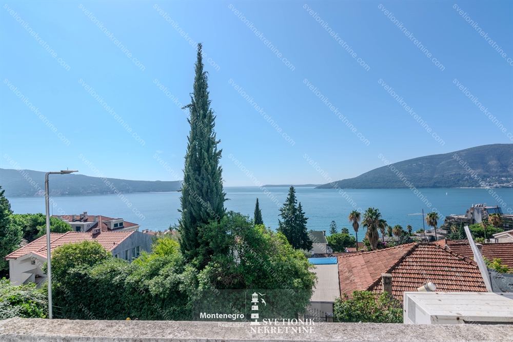 Prodaja stanova Herceg Novi - Dvoiposoban stan sa prelepim pogledom na more, Savina