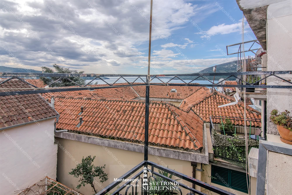 Prodaja stanova Herceg Novi - Dupeks stan u srcu starog grada